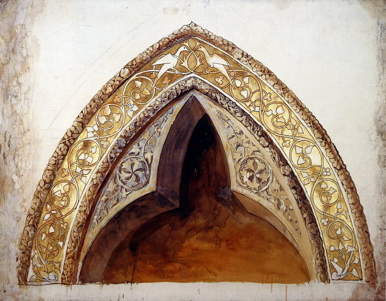Finestra gotica cuspidata decorata